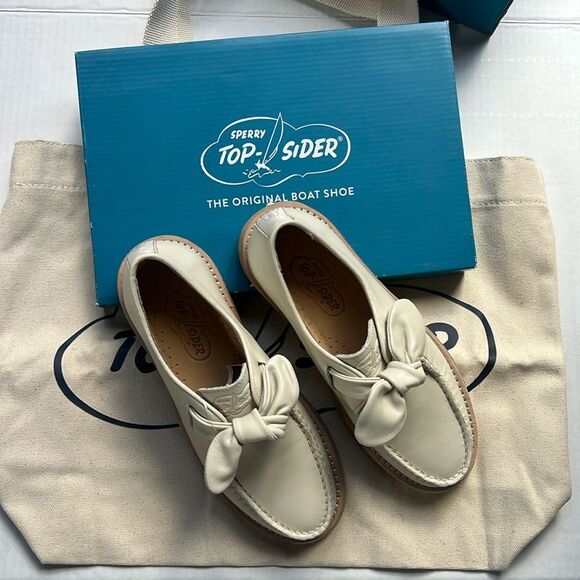 Sperry Captain's Crepe Bow Oxford in Ivory with Tote Bag - Picture 12 of 12